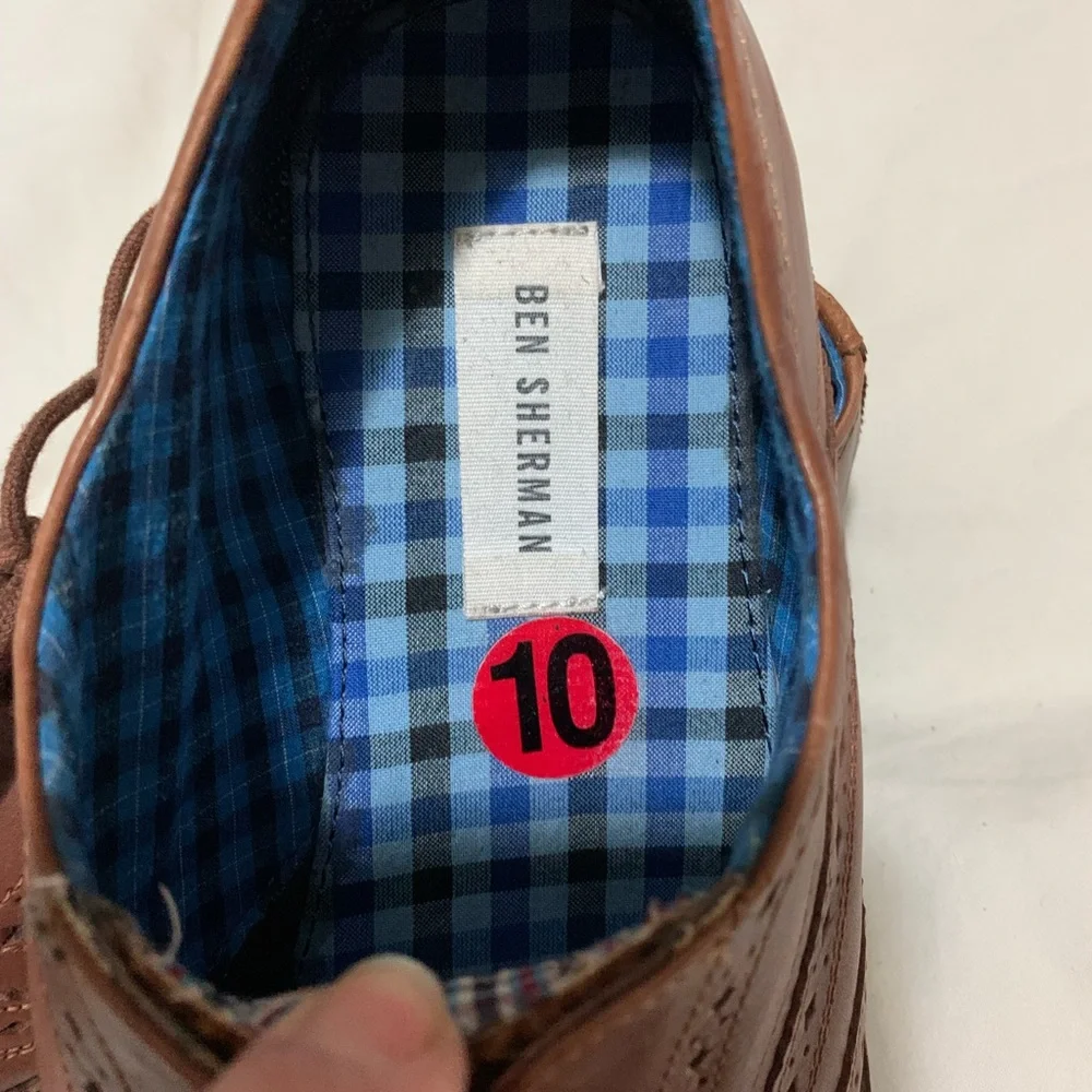 Ben Sherman Brown Oxfords with Wingtip Design and Broguing - Picture 3 of 4